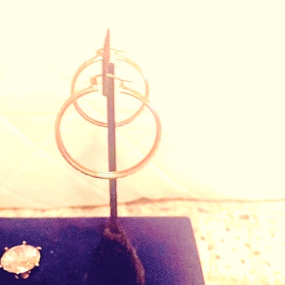 New Sterling Silver Diamond Cut Earrings (OS) - Picture 2 of 2